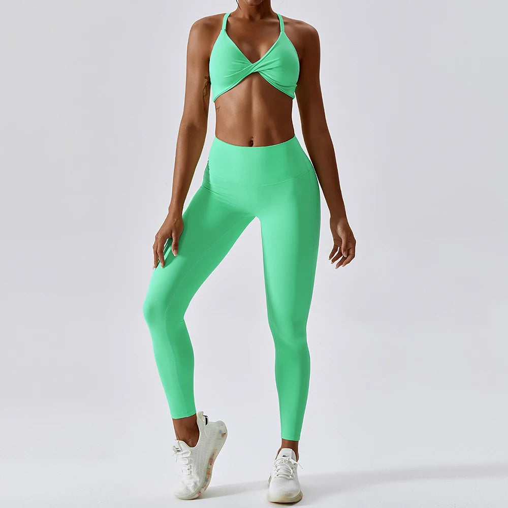 Top de Academia, Top Fitness, Top Esportivo, Roupa de Yoga, Calça de Ginástica, Calça de Academia, Macaquinho de Academia, Moda Fitness, Legging de Academia, Legging Fitness, Macacão de Academia, Macacão de Yoga, Roupa Para Academia, Roupa de Academia, Roupas Fitness.