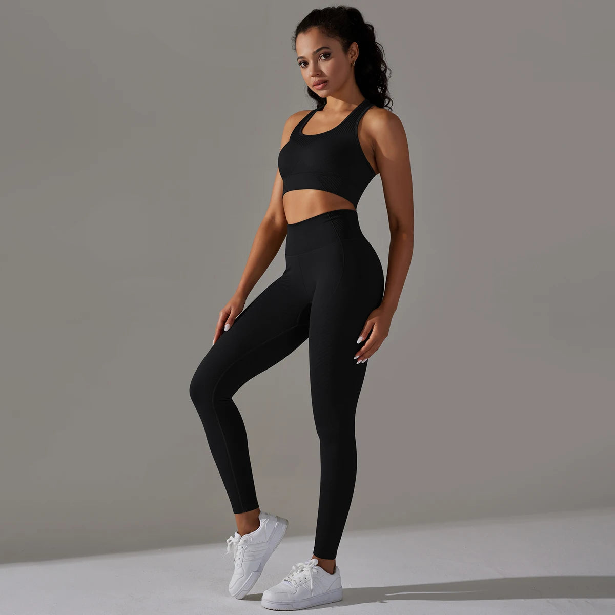 Legging Sem Costura, Top Sem Costura, Top Alta Sustentação, Sutiã Esportivo, Top de Academia, Top Fitness, Top Esportivo, Roupa de Yoga, Calça Flare, Calça Confortável, Calça de Ginástica, Calça de Academia, Macaquinho de Academia, Moda Fitness, Legging de Academia, Legging Fitness, Macacão de Academia, Macacão de Yoga, Roupa Para Academia, Roupa de Academia, Roupas Fitness, Legging, Top Para Academia, Conjunto Para Academia, Maluh Fit.