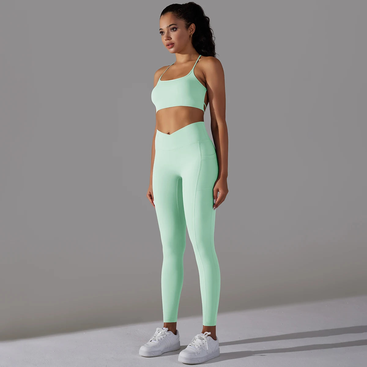 Legging Sem Costura, Legging Com Bolsos, Legging de Corrida, Legging Para Corrida, Top Sem Costura, Top Alta Sustentação, Sutiã Esportivo, Top de Academia, Top Fitness, Top Esportivo, Roupa de Yoga, Calça de Ginástica, Calça de Academia, Moda Fitness, Legging de Academia, Legging Fitness, Roupa Para Academia, Roupa de Academia, Roupas Fitness, Legging, Top Para Academia, Conjunto Para Academia, Maluh Fit