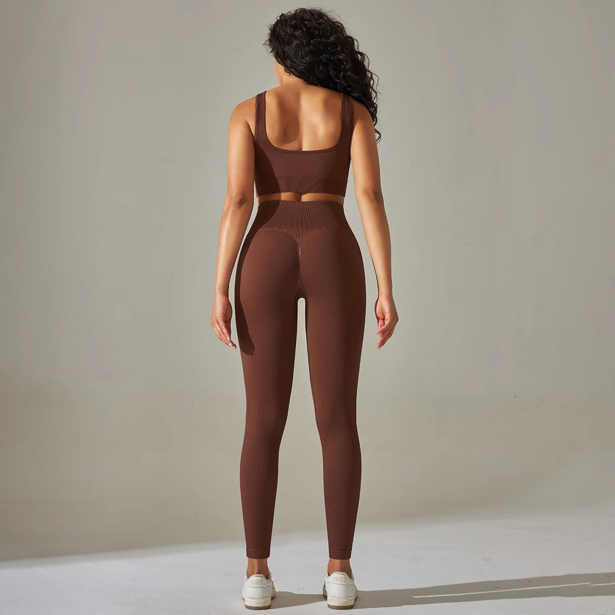 Legging Sem Costura, Top Sem Costura, Top Alta Sustentação, Sutiã Esportivo, Top de Academia, Top Fitness, Top Esportivo, Roupa de Yoga, Calça Flare, Calça Confortável, Calça de Ginástica, Calça de Academia, Macaquinho de Academia, Moda Fitness, Legging de Academia, Legging Fitness, Macacão de Academia, Macacão de Yoga, Roupa Para Academia, Roupa de Academia, Roupas Fitness, Legging, Top Para Academia, Conjunto Para Academia, Maluh Fit.