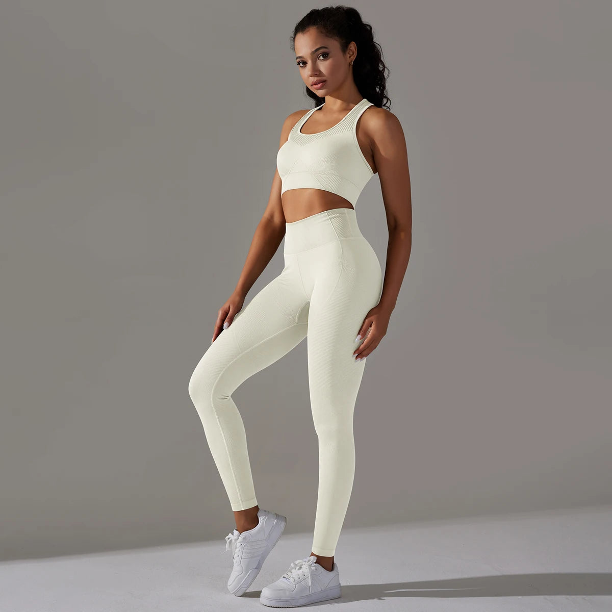 Legging Sem Costura, Top Sem Costura, Top Alta Sustentação, Sutiã Esportivo, Top de Academia, Top Fitness, Top Esportivo, Roupa de Yoga, Calça Flare, Calça Confortável, Calça de Ginástica, Calça de Academia, Macaquinho de Academia, Moda Fitness, Legging de Academia, Legging Fitness, Macacão de Academia, Macacão de Yoga, Roupa Para Academia, Roupa de Academia, Roupas Fitness, Legging, Top Para Academia, Conjunto Para Academia, Maluh Fit.