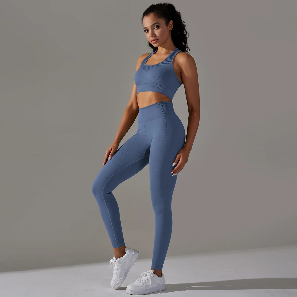 Legging Sem Costura, Top Sem Costura, Top Alta Sustentação, Sutiã Esportivo, Top de Academia, Top Fitness, Top Esportivo, Roupa de Yoga, Calça Flare, Calça Confortável, Calça de Ginástica, Calça de Academia, Macaquinho de Academia, Moda Fitness, Legging de Academia, Legging Fitness, Macacão de Academia, Macacão de Yoga, Roupa Para Academia, Roupa de Academia, Roupas Fitness, Legging, Top Para Academia, Conjunto Para Academia, Maluh Fit.