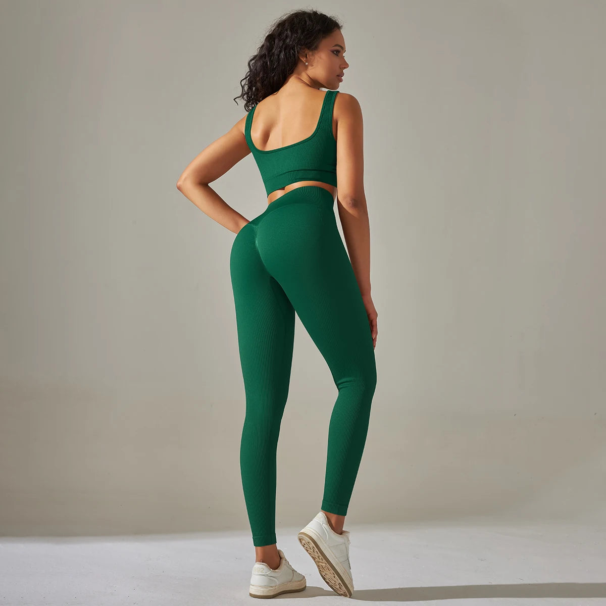 Legging Sem Costura, Top Sem Costura, Top Alta Sustentação, Sutiã Esportivo, Top de Academia, Top Fitness, Top Esportivo, Roupa de Yoga, Calça Flare, Calça Confortável, Calça de Ginástica, Calça de Academia, Macaquinho de Academia, Moda Fitness, Legging de Academia, Legging Fitness, Macacão de Academia, Macacão de Yoga, Roupa Para Academia, Roupa de Academia, Roupas Fitness, Legging, Top Para Academia, Conjunto Para Academia, Maluh Fit.