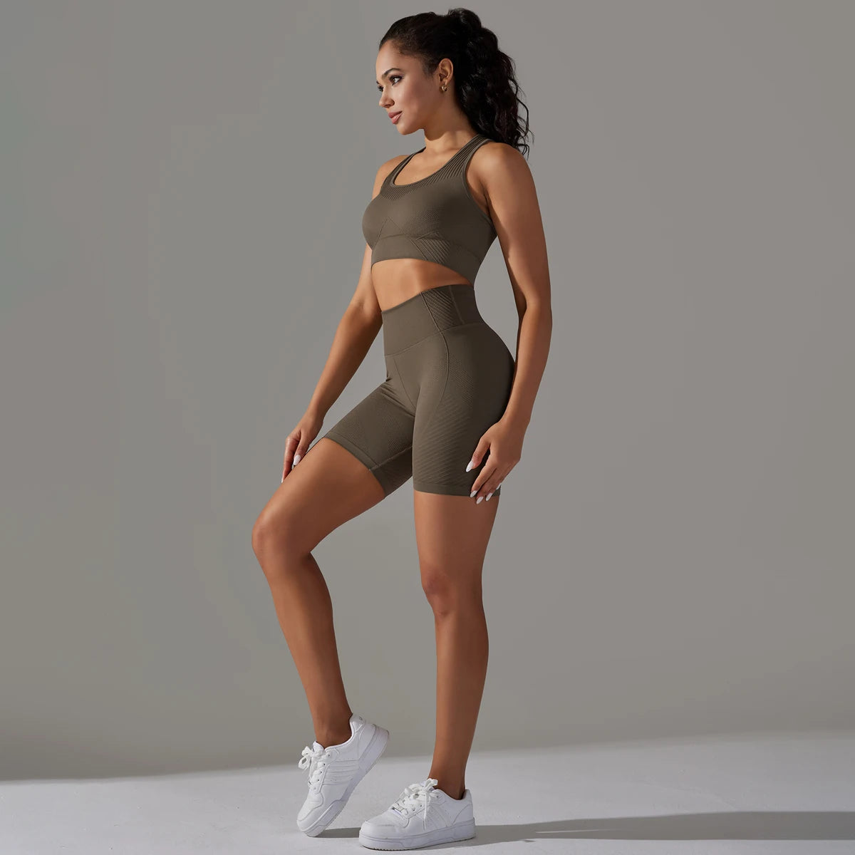 Conjunto Fitness, Conjunto de Academia, Conjunto de Ginástica Sem Costura, Conjunto Sem Costura Academia, Top de Academia, Top Fitness, Top Esportivo, Roupa de Yoga, Shorts Sem Costura, Shorts Academia, Bermuda de Ginástica, Bermuda Confortável, Shorts Yoga, Moda Fitness, Roupa Para Academia, Roupa de Academia, Roupas Fitness, Legging, Top Para Academia, Conjunto Para Academia, Maluh Fit