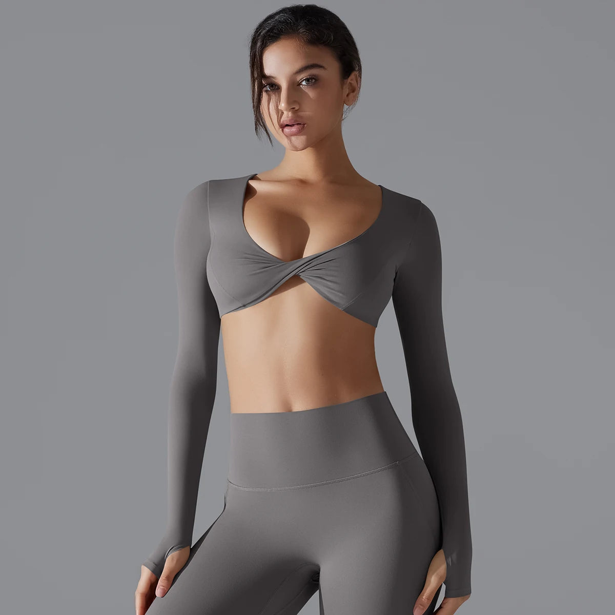 Top Cropped, Transpassado, Manga Longa, Moda Fitness, Estilo Feminino, Conforto e Elegância, Look Moderno, Roupas de Academia, Alta Elasticidade, Secagem Rápida, Roupa Respirável, Design Versátil, Moda Esportiva, Tendência Fitness, Treino Com Estilo, Maluh Fit.