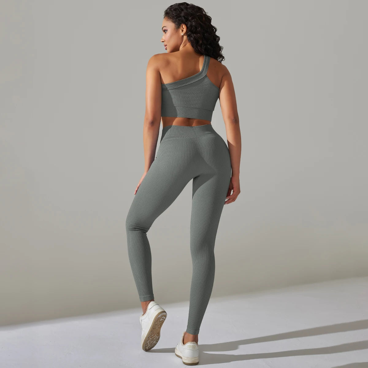 Legging Sem Costura, Top Sem Costura, Top Alta Sustentação, Sutiã Esportivo, Top de Academia, Top Fitness, Top Esportivo, Roupa de Yoga, Calça Flare, Calça Confortável, Calça de Ginástica, Calça de Academia, Macaquinho de Academia, Moda Fitness, Legging de Academia, Legging Fitness, Macacão de Academia, Macacão de Yoga, Roupa Para Academia, Roupa de Academia, Roupas Fitness, Legging, Top Para Academia, Conjunto Para Academia, Maluh Fit.