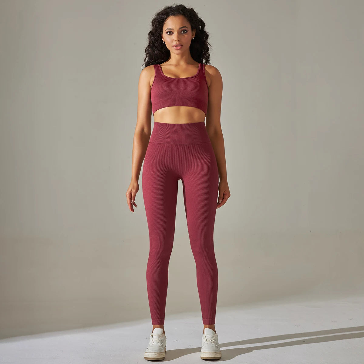 Legging Sem Costura, Top Sem Costura, Top Alta Sustentação, Sutiã Esportivo, Top de Academia, Top Fitness, Top Esportivo, Roupa de Yoga, Calça Flare, Calça Confortável, Calça de Ginástica, Calça de Academia, Macaquinho de Academia, Moda Fitness, Legging de Academia, Legging Fitness, Macacão de Academia, Macacão de Yoga, Roupa Para Academia, Roupa de Academia, Roupas Fitness, Legging, Top Para Academia, Conjunto Para Academia, Maluh Fit.