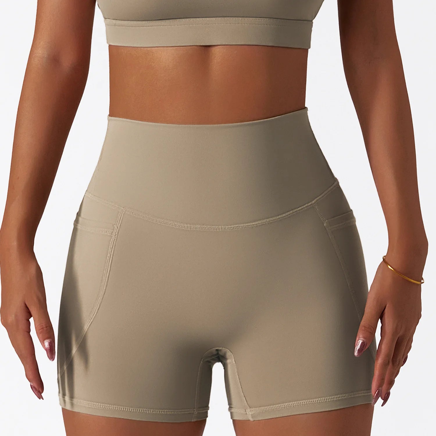 Shorts de Academia, Shorts Com Bolso, Bermuda Com Bolso, Bermuda Para Corrida, Shorts de Corrida, Bermuda Fitness, Bermuda Esportiva, Roupa de Yoga, Calça de Ginástica, Calça de Academia, Moda Fitness, Legging de Academia, Legging Fitness, Macacão de Academia, Roupa Para Academia, Roupa de Academia, Roupas Fitness, Shorts Para Academia, Shorts Fitness, Maluh Fit