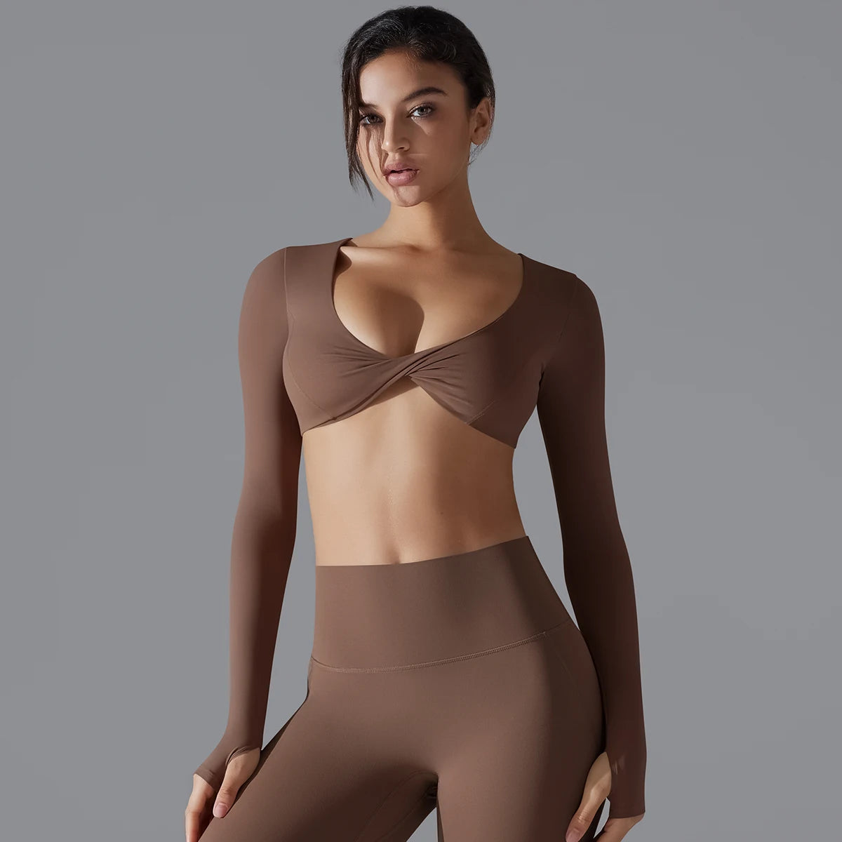 Top Cropped, Transpassado, Manga Longa, Moda Fitness, Estilo Feminino, Conforto e Elegância, Look Moderno, Roupas de Academia, Alta Elasticidade, Secagem Rápida, Roupa Respirável, Design Versátil, Moda Esportiva, Tendência Fitness, Treino Com Estilo, Maluh Fit.