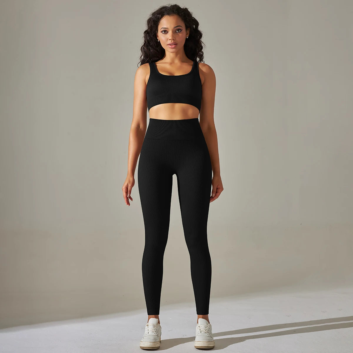 Legging Sem Costura, Top Sem Costura, Top Alta Sustentação, Sutiã Esportivo, Top de Academia, Top Fitness, Top Esportivo, Roupa de Yoga, Calça Flare, Calça Confortável, Calça de Ginástica, Calça de Academia, Macaquinho de Academia, Moda Fitness, Legging de Academia, Legging Fitness, Macacão de Academia, Macacão de Yoga, Roupa Para Academia, Roupa de Academia, Roupas Fitness, Legging, Top Para Academia, Conjunto Para Academia, Maluh Fit.