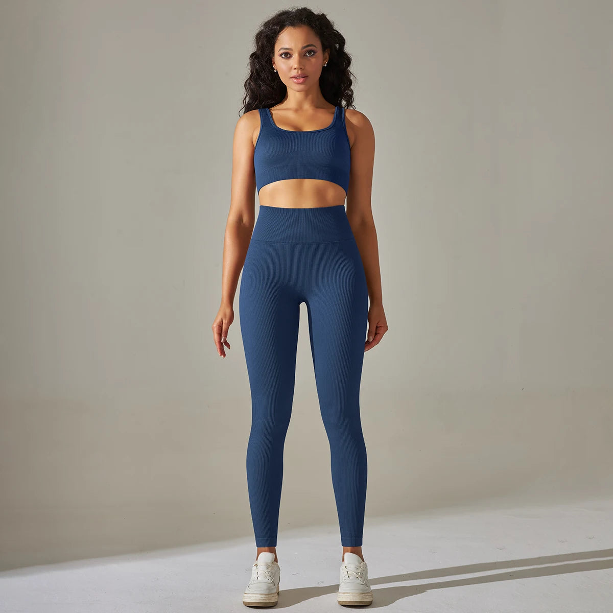 Legging Sem Costura, Top Sem Costura, Top Alta Sustentação, Sutiã Esportivo, Top de Academia, Top Fitness, Top Esportivo, Roupa de Yoga, Calça Flare, Calça Confortável, Calça de Ginástica, Calça de Academia, Macaquinho de Academia, Moda Fitness, Legging de Academia, Legging Fitness, Macacão de Academia, Macacão de Yoga, Roupa Para Academia, Roupa de Academia, Roupas Fitness, Legging, Top Para Academia, Conjunto Para Academia, Maluh Fit.