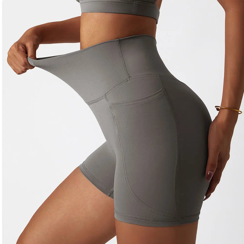 Shorts de Academia, Shorts Com Bolso, Bermuda Com Bolso, Bermuda Para Corrida, Shorts de Corrida, Bermuda Fitness, Bermuda Esportiva, Roupa de Yoga, Calça de Ginástica, Calça de Academia, Moda Fitness, Legging de Academia, Legging Fitness, Macacão de Academia, Roupa Para Academia, Roupa de Academia, Roupas Fitness, Shorts Para Academia, Shorts Fitness, Maluh Fit