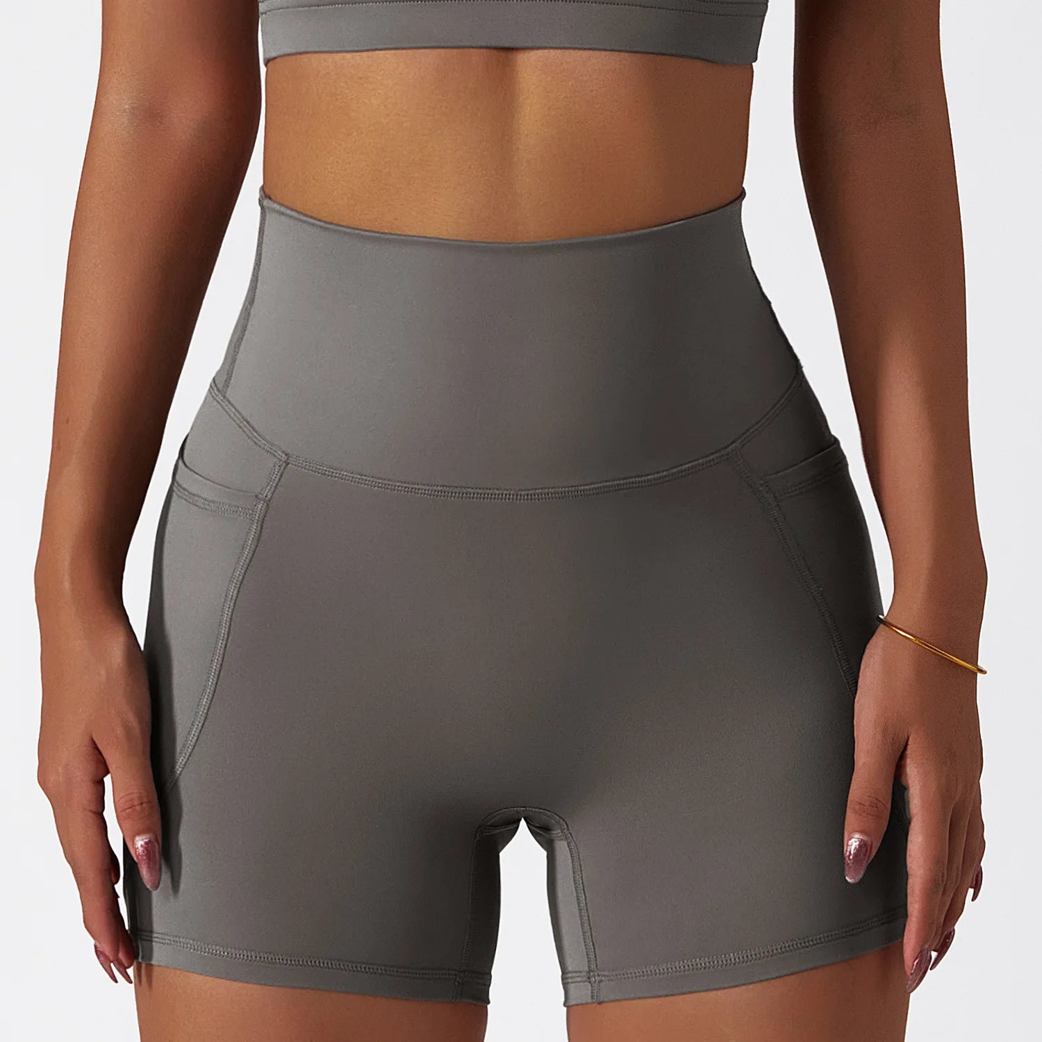 Shorts de Academia, Shorts Com Bolso, Bermuda Com Bolso, Bermuda Para Corrida, Shorts de Corrida, Bermuda Fitness, Bermuda Esportiva, Roupa de Yoga, Calça de Ginástica, Calça de Academia, Moda Fitness, Legging de Academia, Legging Fitness, Macacão de Academia, Roupa Para Academia, Roupa de Academia, Roupas Fitness, Shorts Para Academia, Shorts Fitness, Maluh Fit